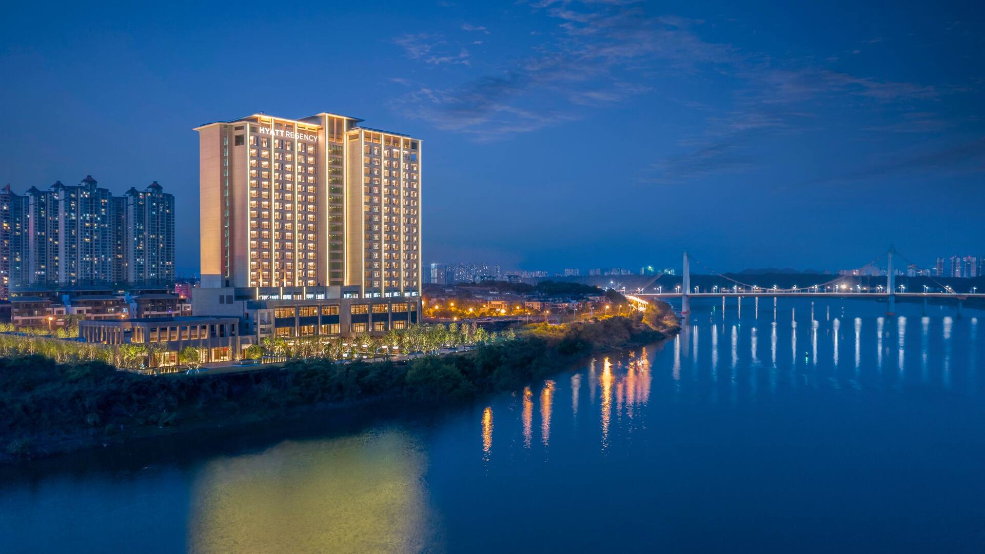 Hyatt-Regency-Zhuzhou-P048-Exterior-River-View.16x9.jpg